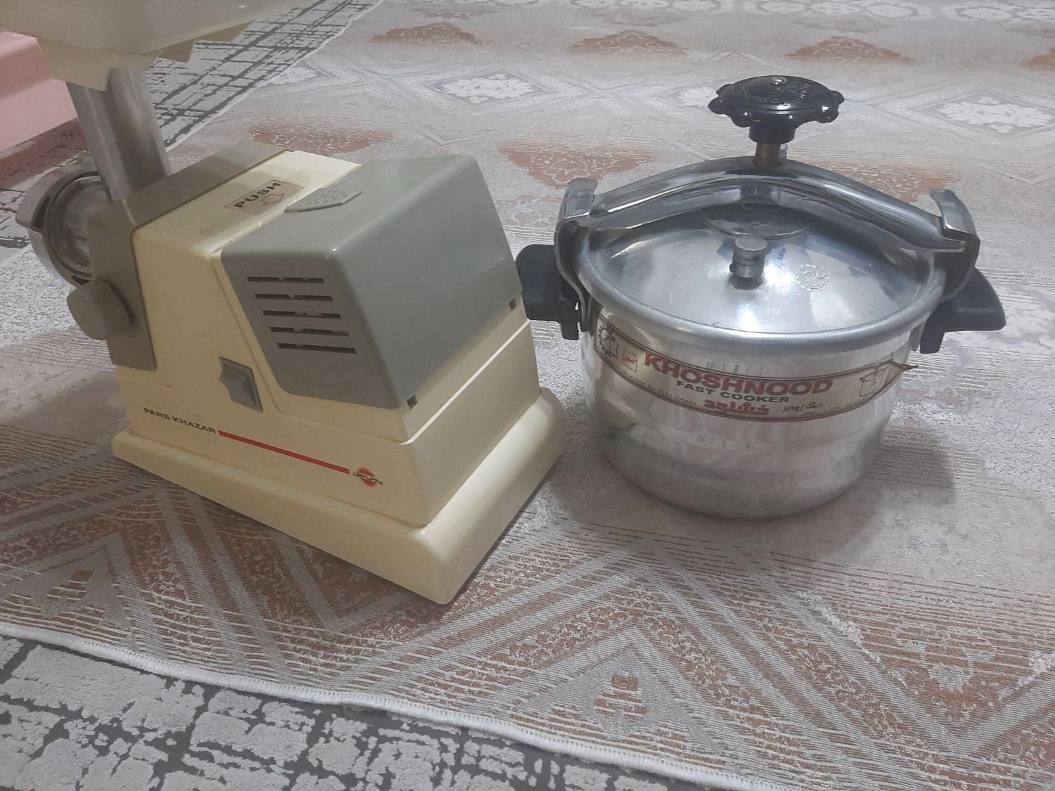سلام یک عدد چرخ گوشت ویک عدد زودپز|ظروف پخت‌وپز|ساوه, |دیوار