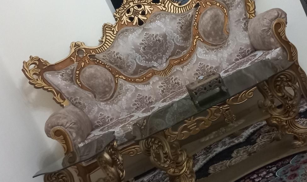 مبل نیمه سلطنتی تاج دار|مبلمان خانگی و میز عسلی|پرند, |دیوار