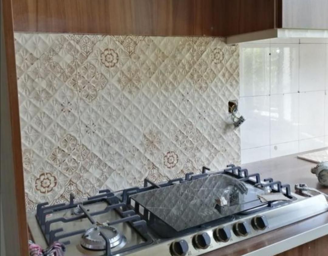 کاشی کاری نصاب کاشی و سرامیک چسبی (بین کابینتی)|خدمات پیشه و مهارت|کرج, گلشهر|دیوار