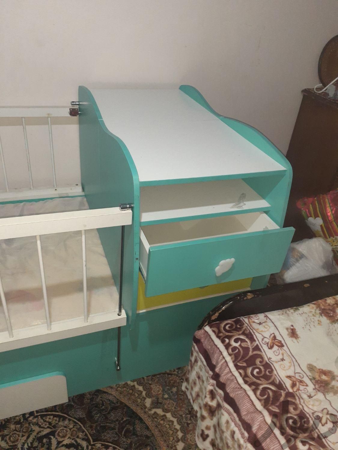 تخت نوزاد نوجوان به همراه تشک نو|تخت و صندلی بچه|تهران, شارق شرقی|دیوار