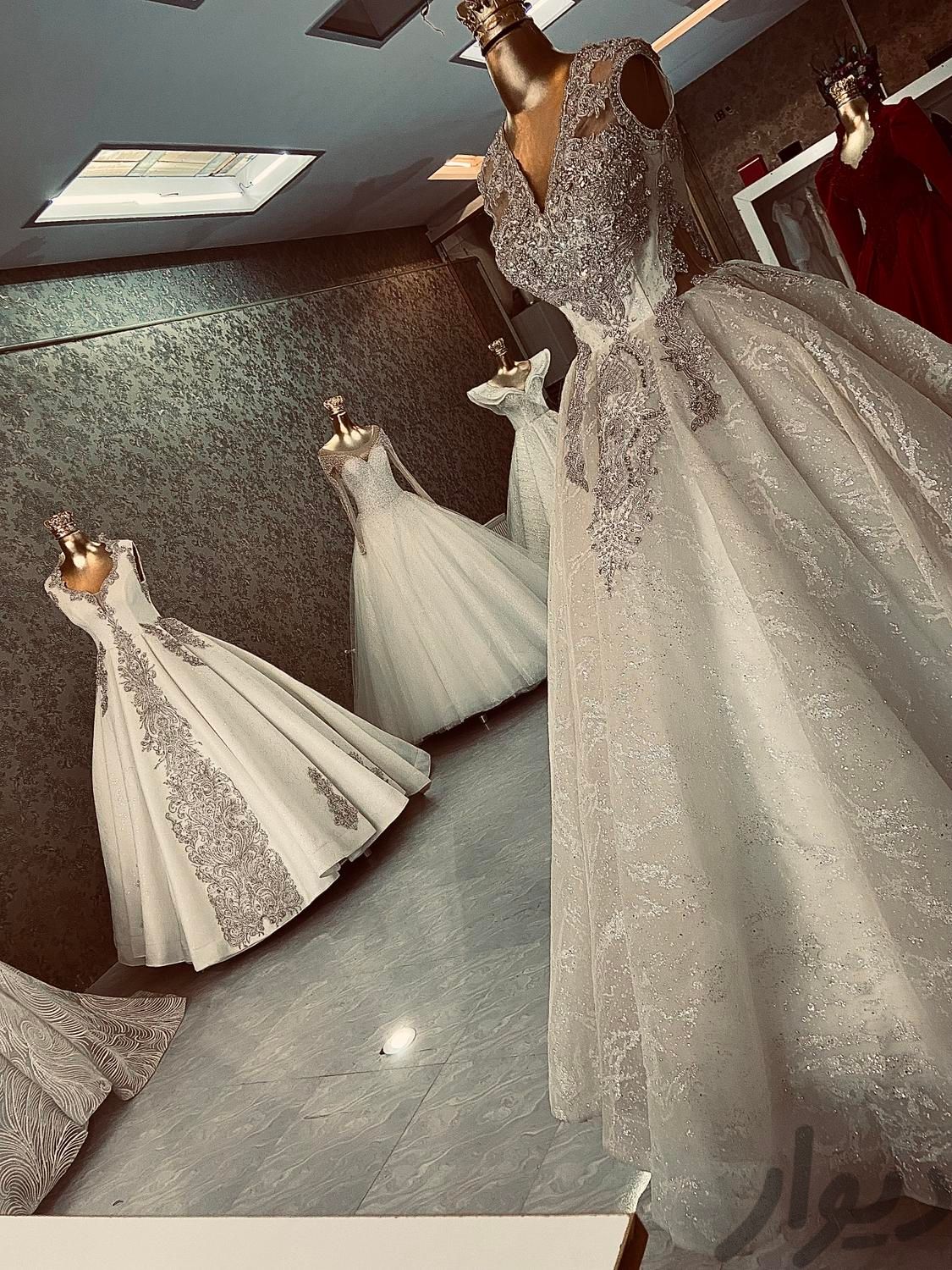 تعدادی لباس عروس اکبند و‌تن خورده به فروش‌میرسد|لباس|خمین, |دیوار