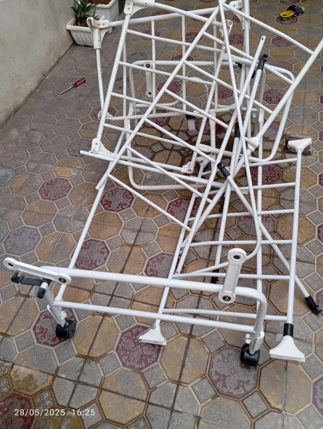 گهواره فلزی|تخت و صندلی بچه|بوکان, |دیوار