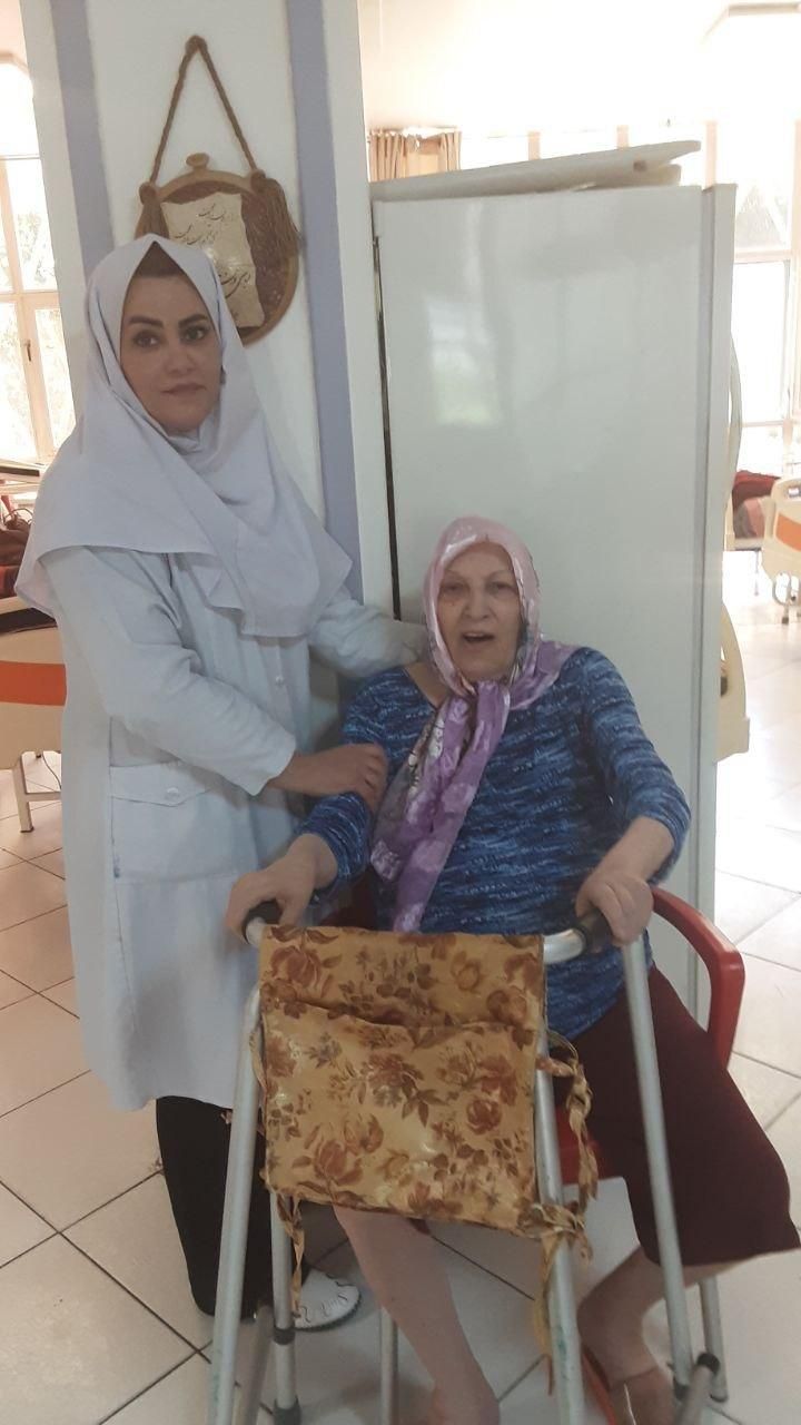 خانم و آقا بعنوان مراقب در آسایشگاه سالمندان|استخدام درمانی، زیبایی، بهداشتی|تهران, توحید|دیوار