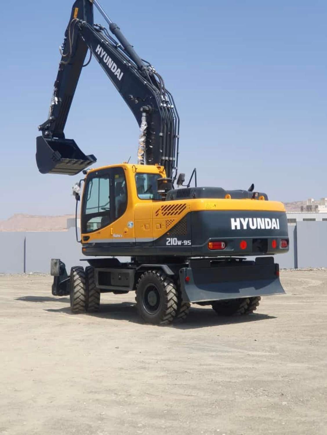 اجاره بیل مکانیکی لاستیکی،زنجیری،مینی بیل وبابکت|خدمات حمل و نقل|تهران, نیروی هوایی (پیروزی)|دیوار