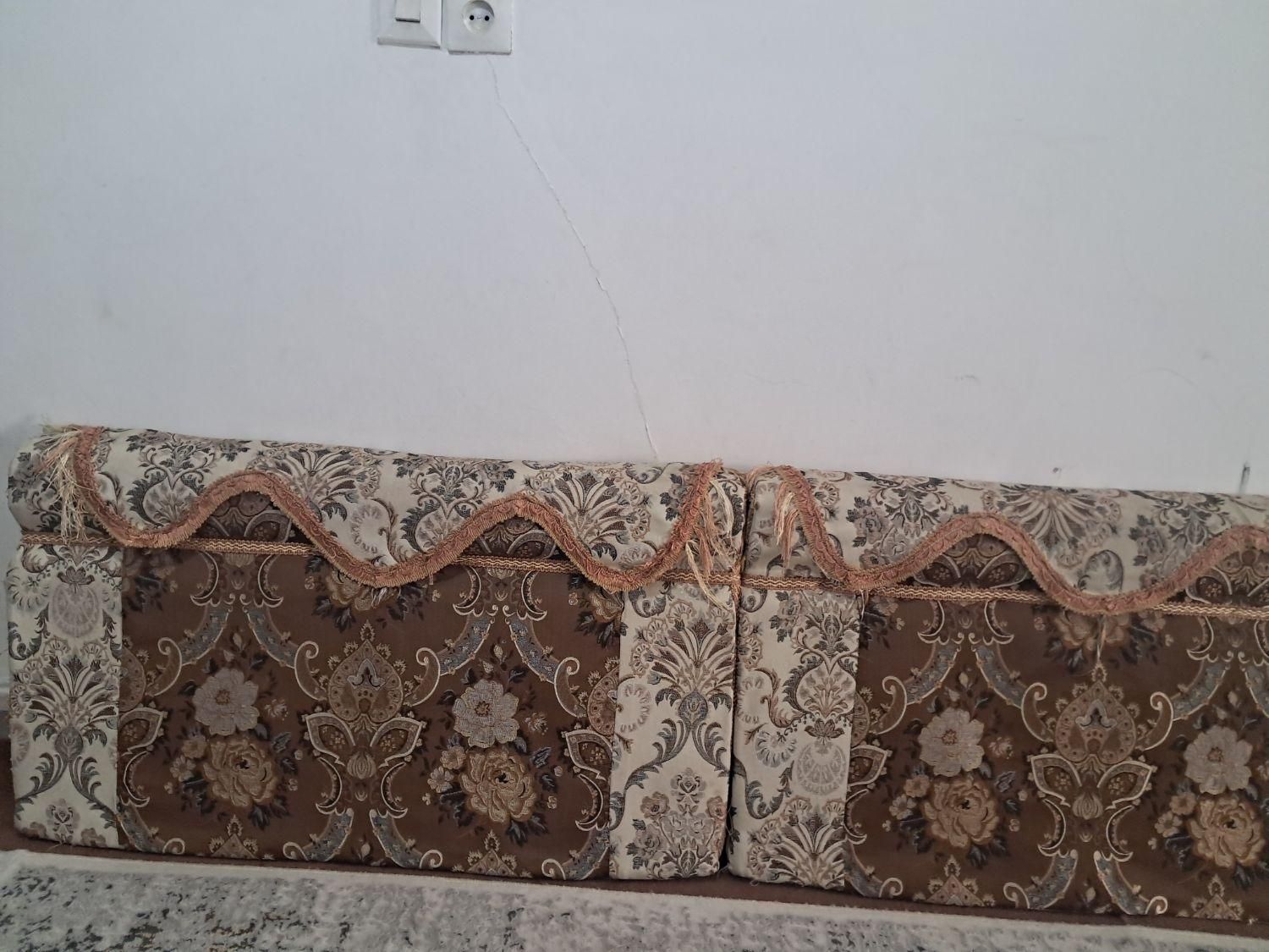 پشتی یک جفت در حد نو|پشتی|سبزوار, مدرس|دیوار