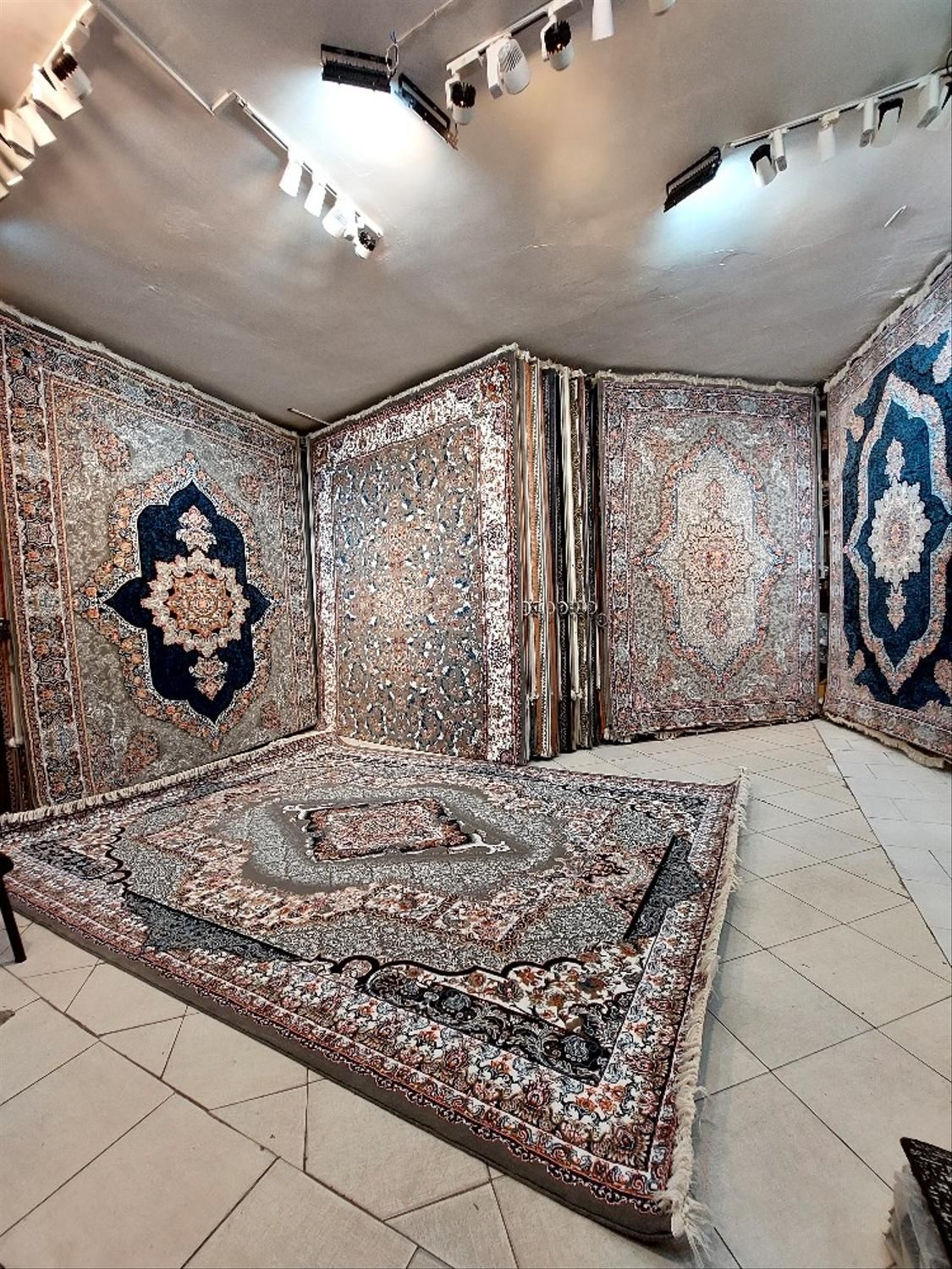 فرش۱۲ مناسب طرح ۷۰۰شانه نخ فقط حاجی حسینی طلاب|فرش|مشهد, طلاب|دیوار
