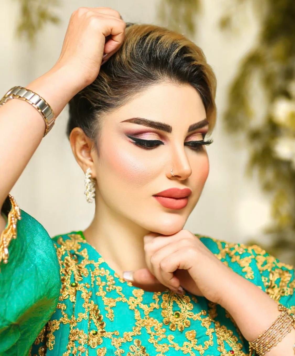 شروع ثبت نام و خدمات تمام کلاس های ارایشی|خدمات آرایشگری و زیبایی|ایذه, |دیوار