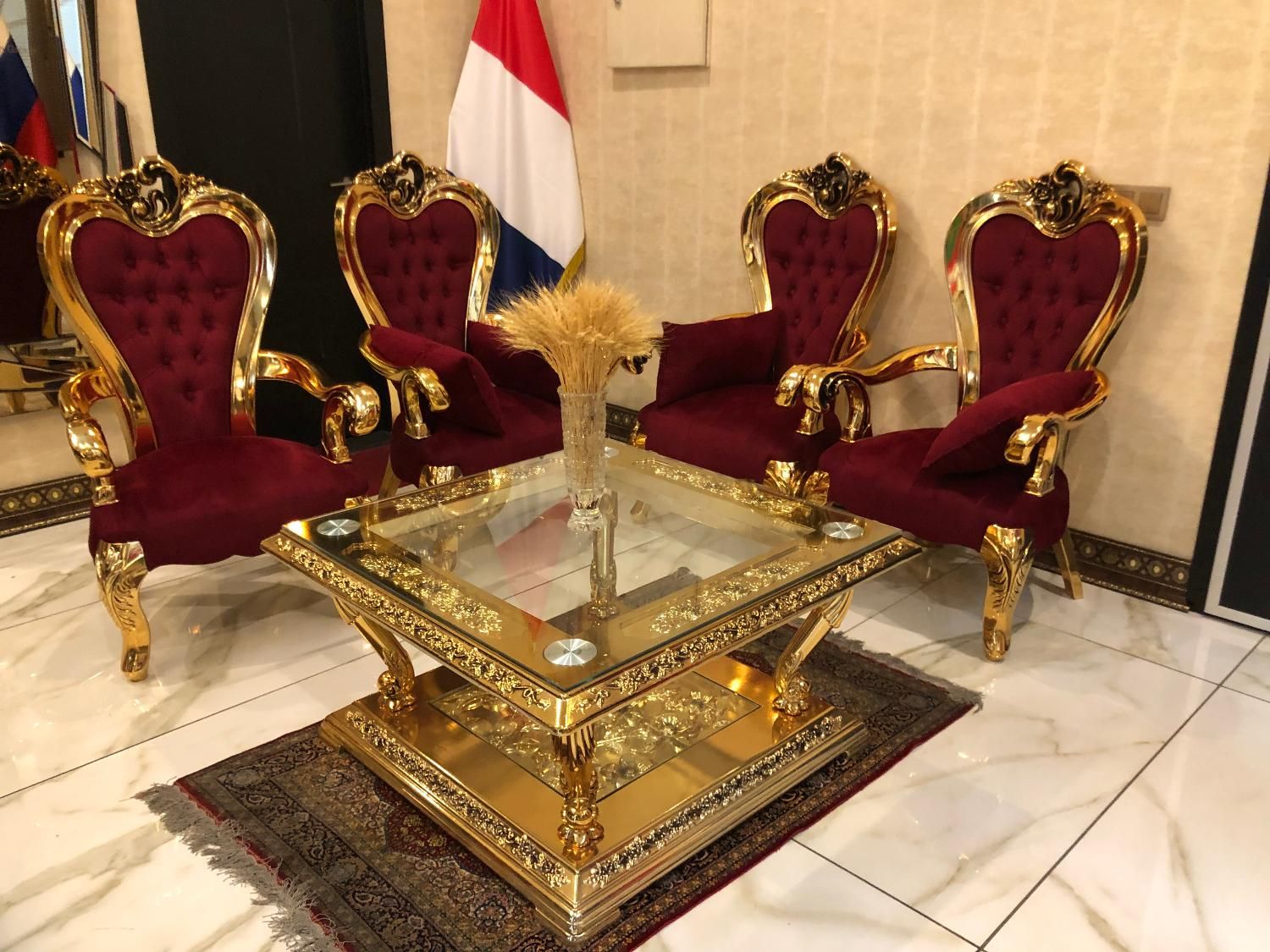 مبل سلطنتی مدرن وشیک/چهار‌نفره/کاملانو فوری|مبلمان خانگی و میز عسلی|تهران, درکه|دیوار