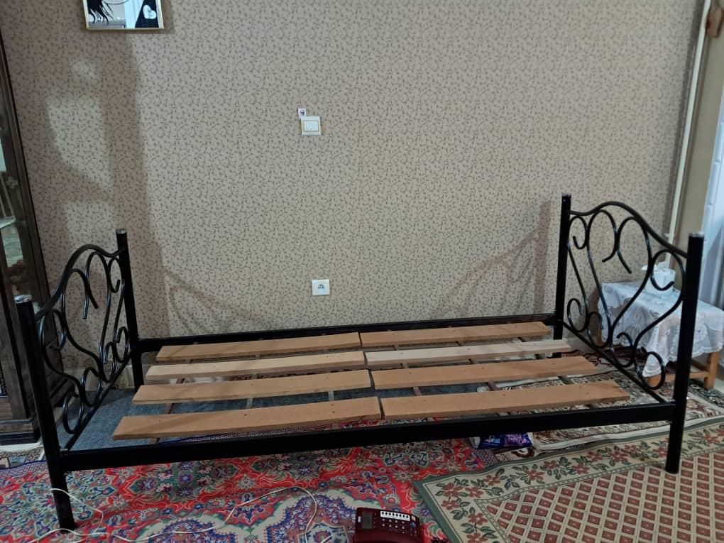 تخت|تشک تختخواب|رشت, گلسار|دیوار