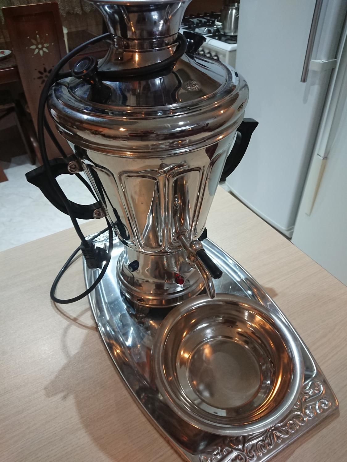 سماور برقی پنج لیتری عظیم پور با سینی زیر و جام|سماور، چای‌ساز، قهوه‌ساز|تهران, تهران‌نو|دیوار