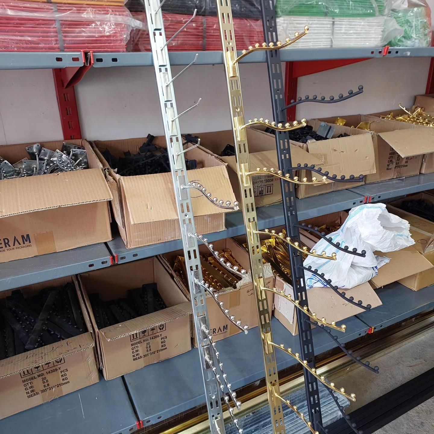 رگال لباس و چوب لباسی|فروشگاه و مغازه|سبزوار, هفت تیر|دیوار