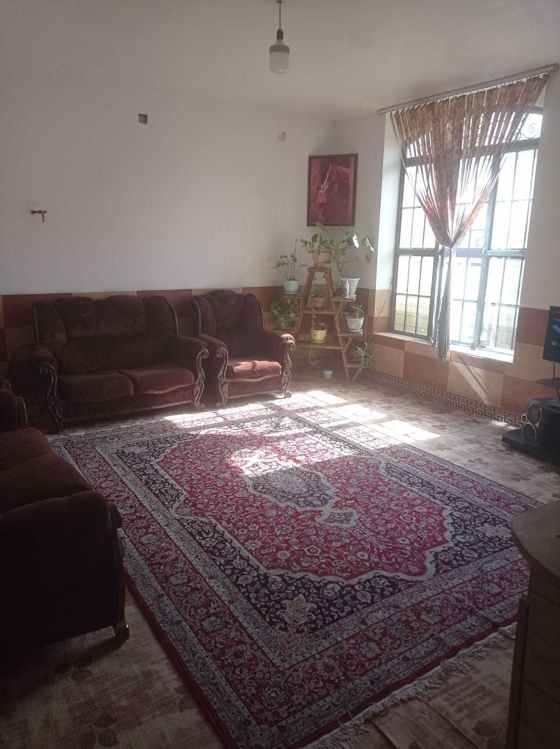مبله فاصل کوشک میدان|اجارهٔ کوتاه‌مدت آپارتمان و سوئیت|شیراز, کوشک میدان|دیوار