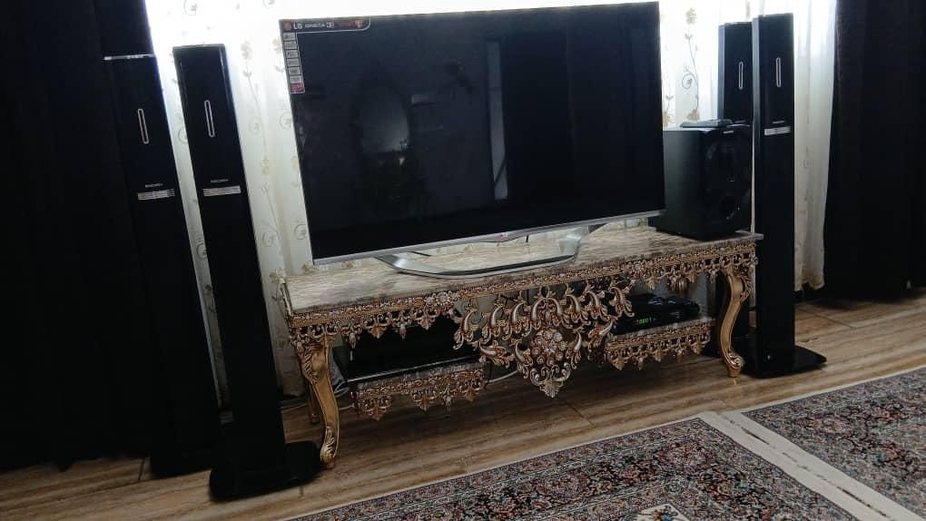 بوفه و ساعت ایستاده و میز تلویزیون و آینه و کنسولی|بوفه، ویترین، کنسول|مریوان, |دیوار