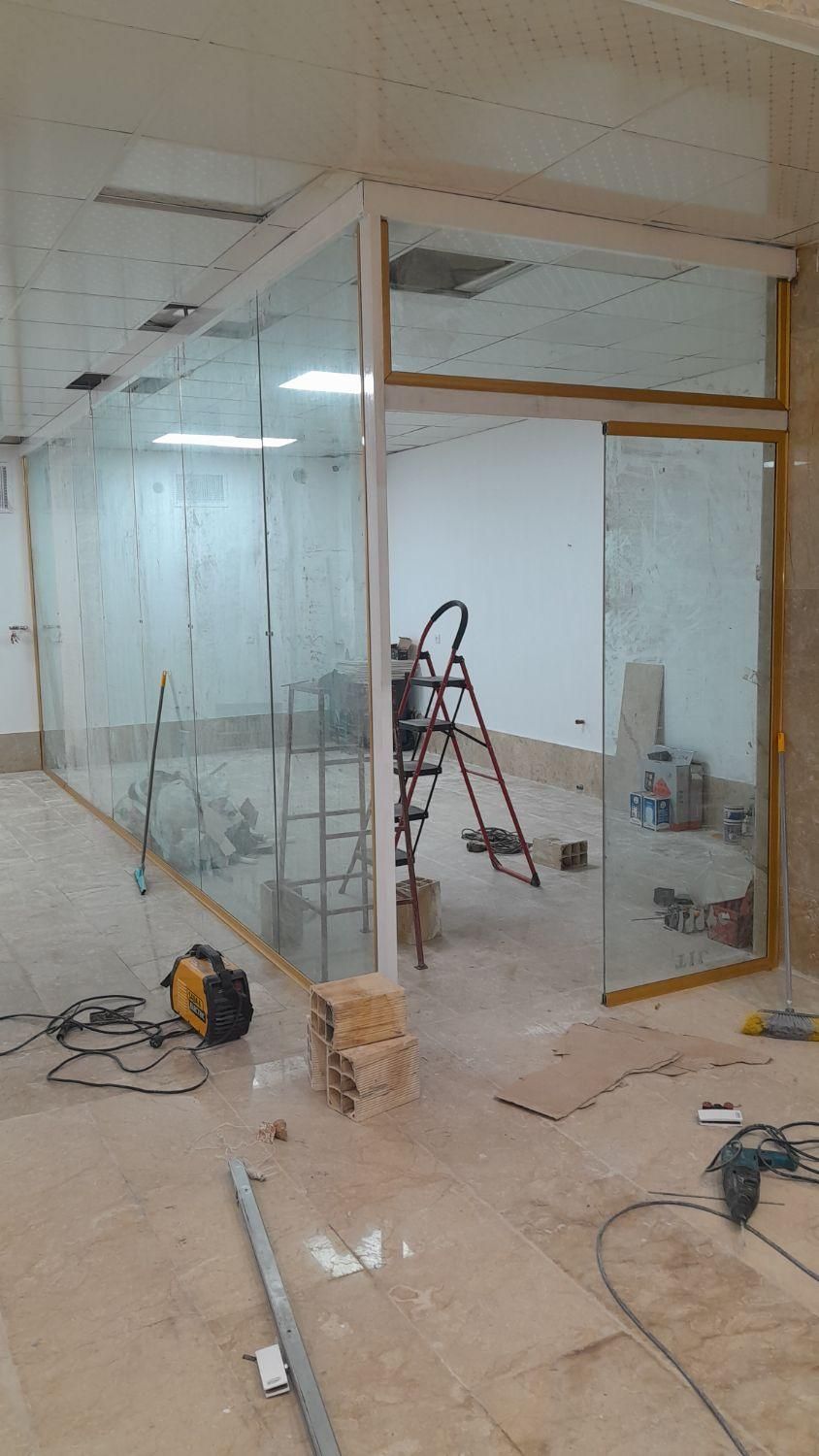 شیشه سکوریت وکرکره برقی|خدمات پیشه و مهارت|شاهرود, |دیوار