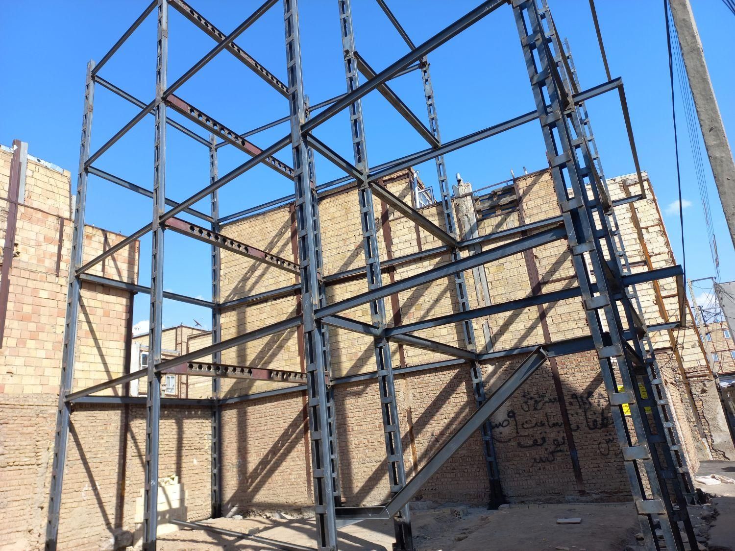 جوشکاری‌ سیار‌ اسکلت‌ ساختمان‌ سوله‌ شیروانی‌کوبی|خدمات پیشه و مهارت|تبریز, |دیوار