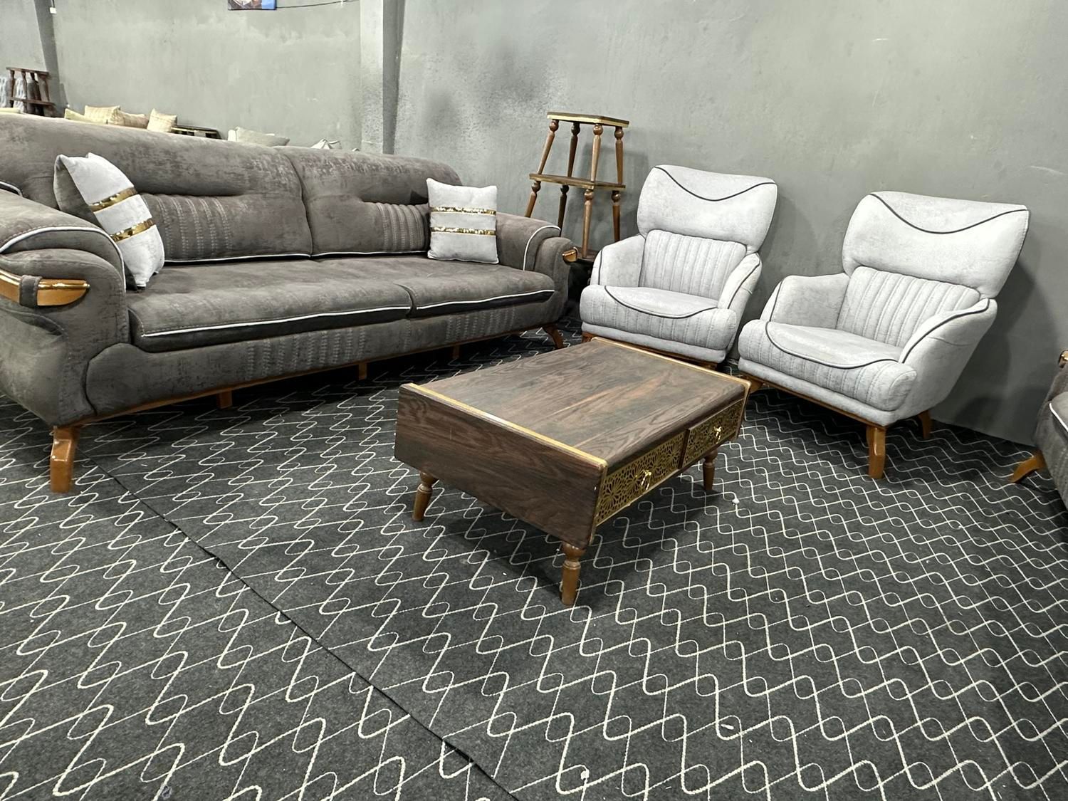 میل لورنت|مبلمان خانگی و میز عسلی|یزد, |دیوار