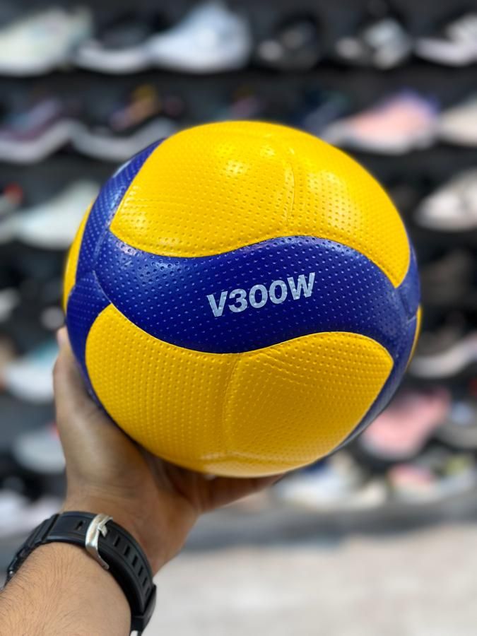 توپ والیبال اورجینال میکاسا مدل Mikasa V300w|ورزش‌های توپی|اصفهان, علی قلی آقا|دیوار