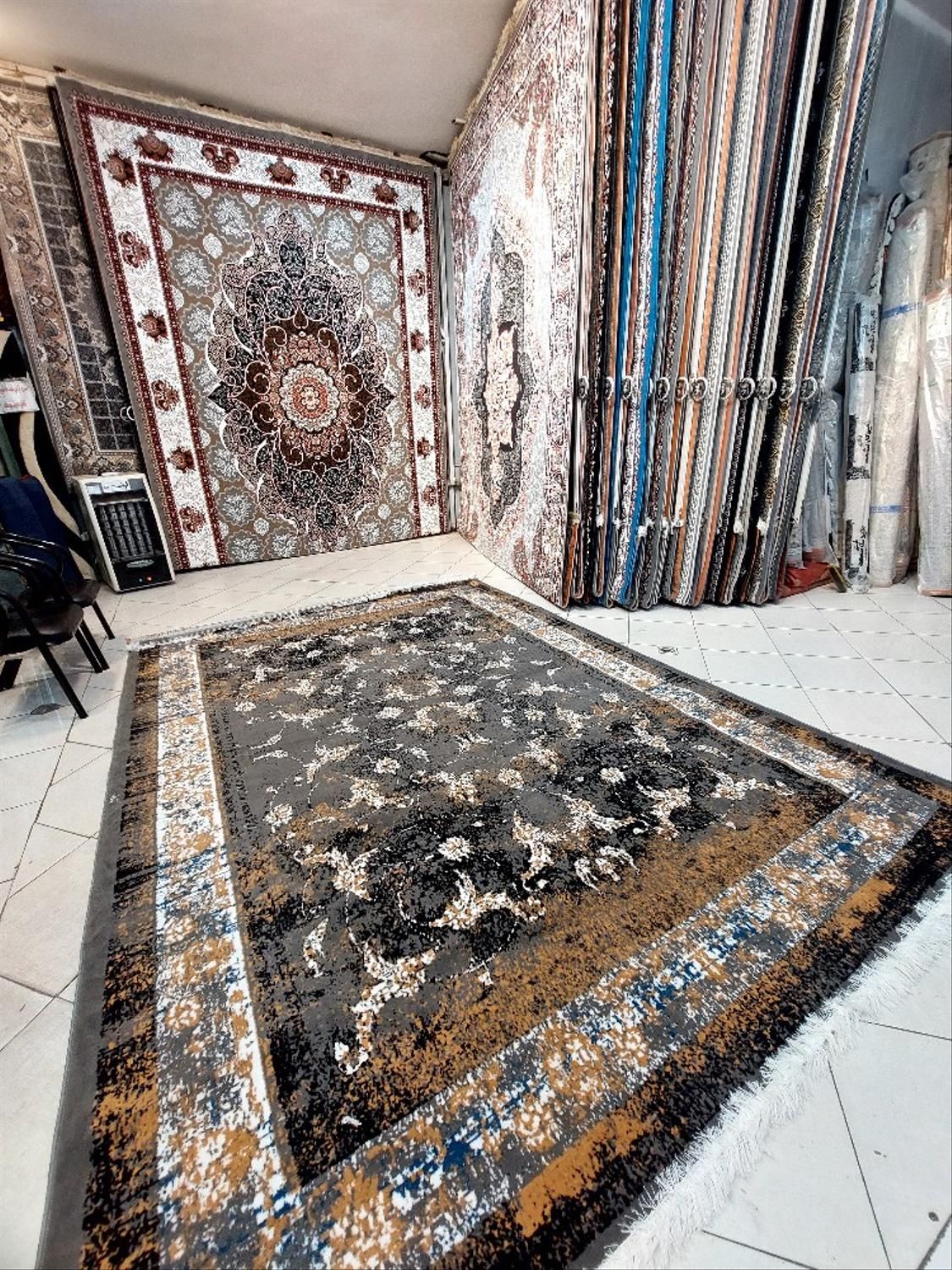 فرش ۹متری طرح۷۰۰شانه آکبند درب انبارمرکزی  ۲/۸۰۰ ت|فرش|مشهد, طلاب|دیوار