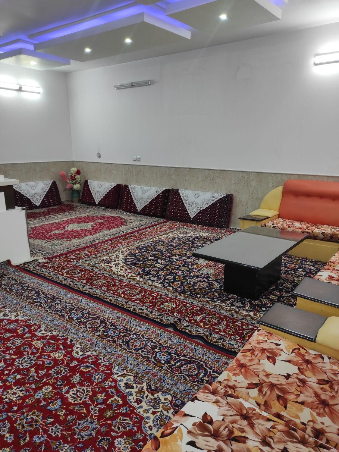 اجاره منزل روزانه/همکف/دربست/پارکینگ/سوییت مسافر|اجارهٔ کوتاه‌مدت آپارتمان و سوئیت|کاشان, دشت چال|دیوار