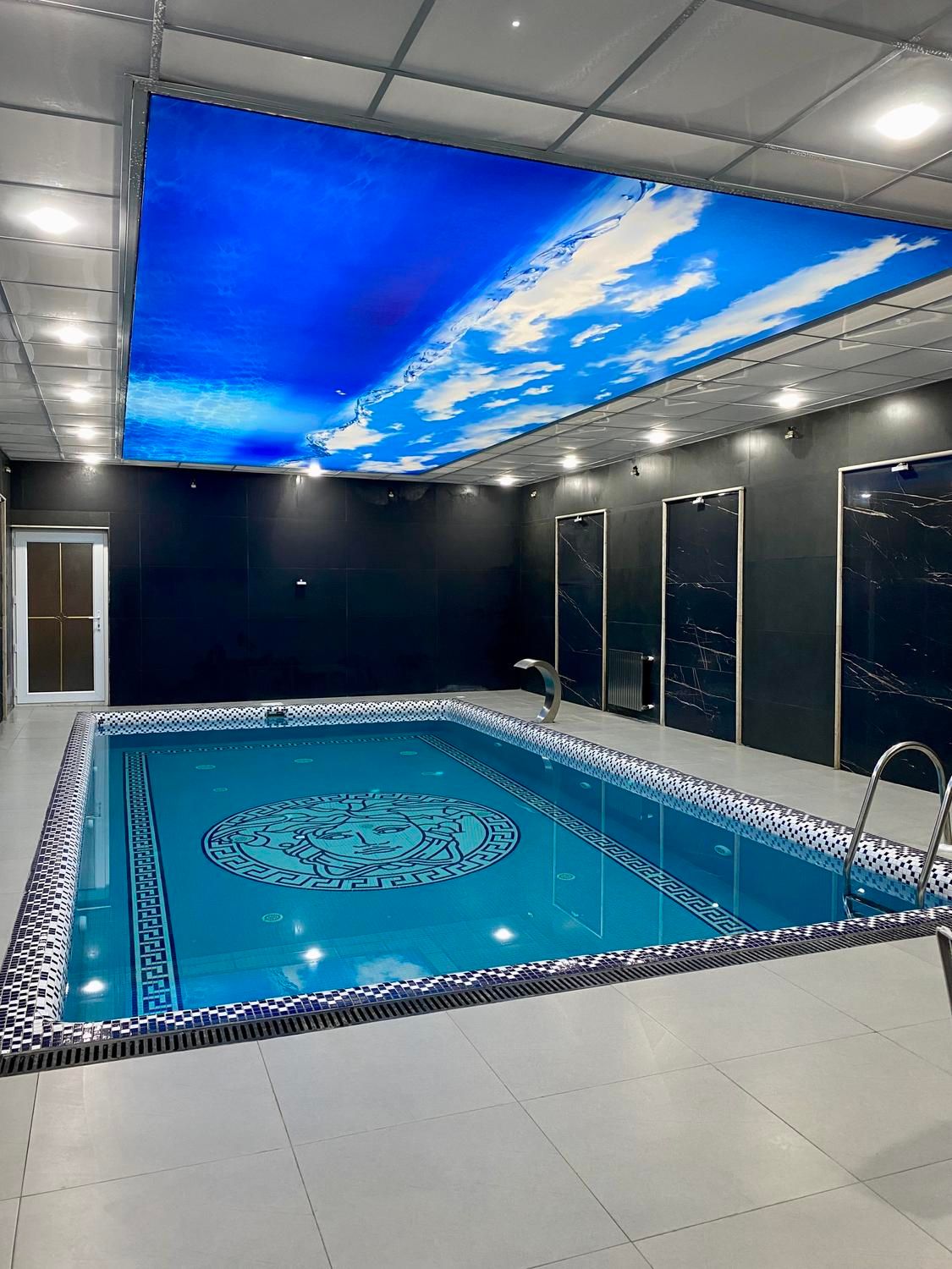 ویلا استخردار اجاره روزانه|اجارهٔ کوتاه‌مدت ویلا و باغ|بندر انزلی, ساحل قو|دیوار