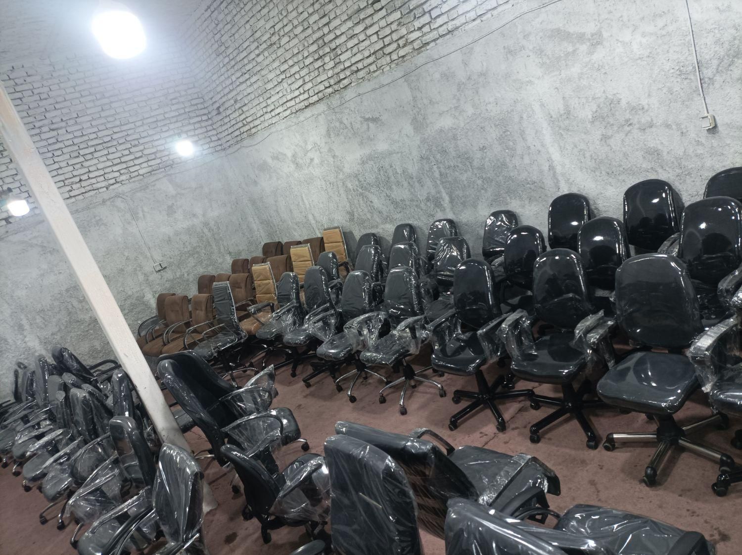 (میز و صندلی اداری کامپیوتر منشی مدیریتی)|مبلمان اداری|مشهد, طلاب|دیوار