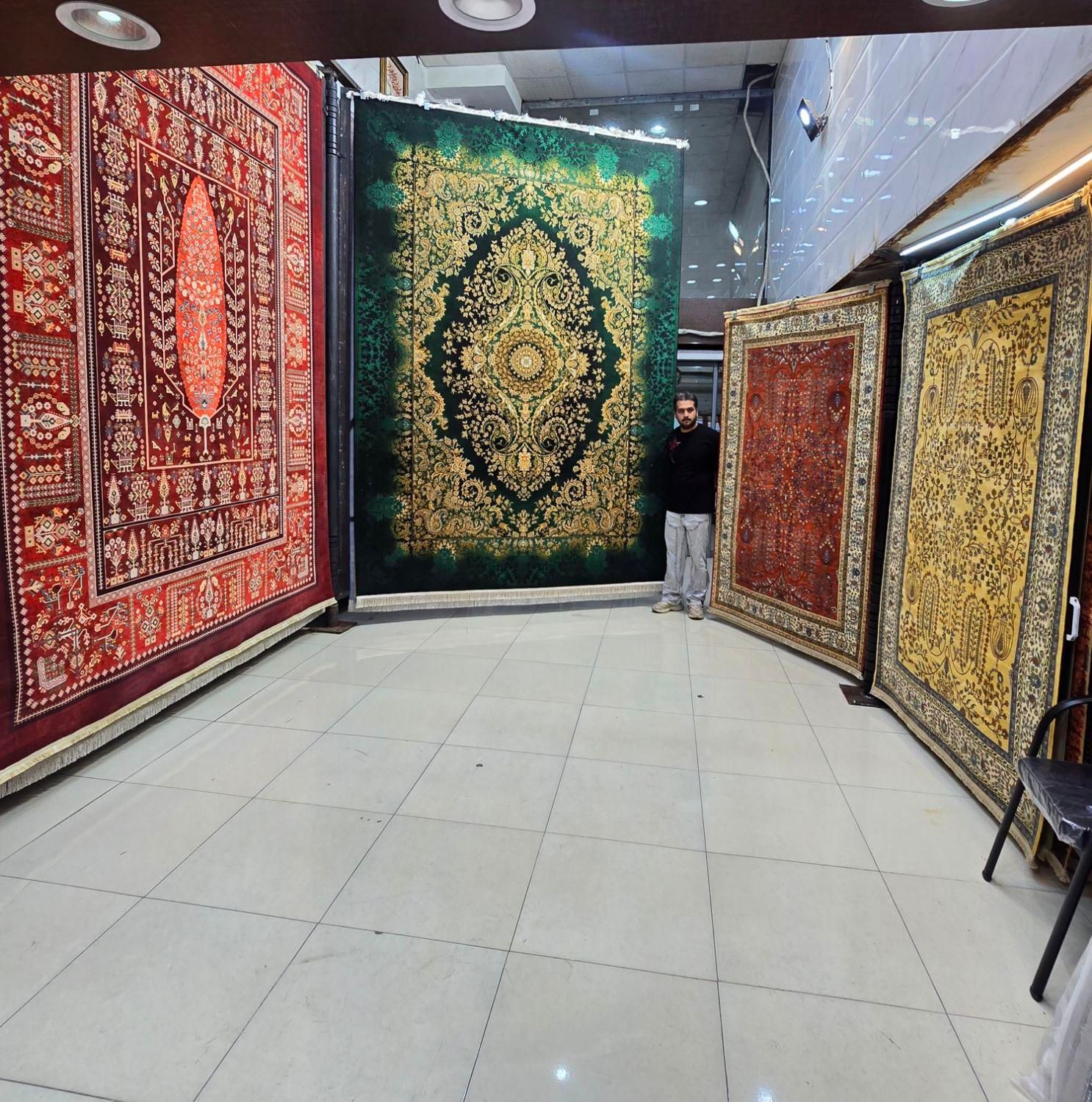 قصری از فرش ابریشم و قالی ماه|فرش|اهواز, پادادشهر|دیوار