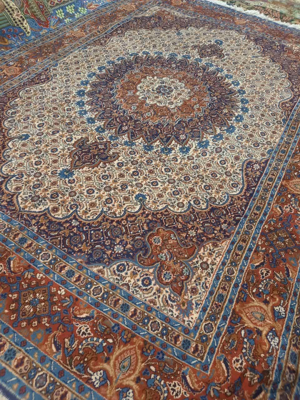 فرش دستبافت بیرجند ماهی|فرش|مشهد, آیت الله خامنه‌ای|دیوار