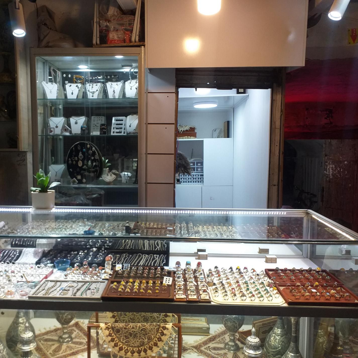 فروش مغازه تجاری در میدان امام نقش جهان اصفهان|فروش مغازه و غرفه|اصفهان, نقش جهان|دیوار