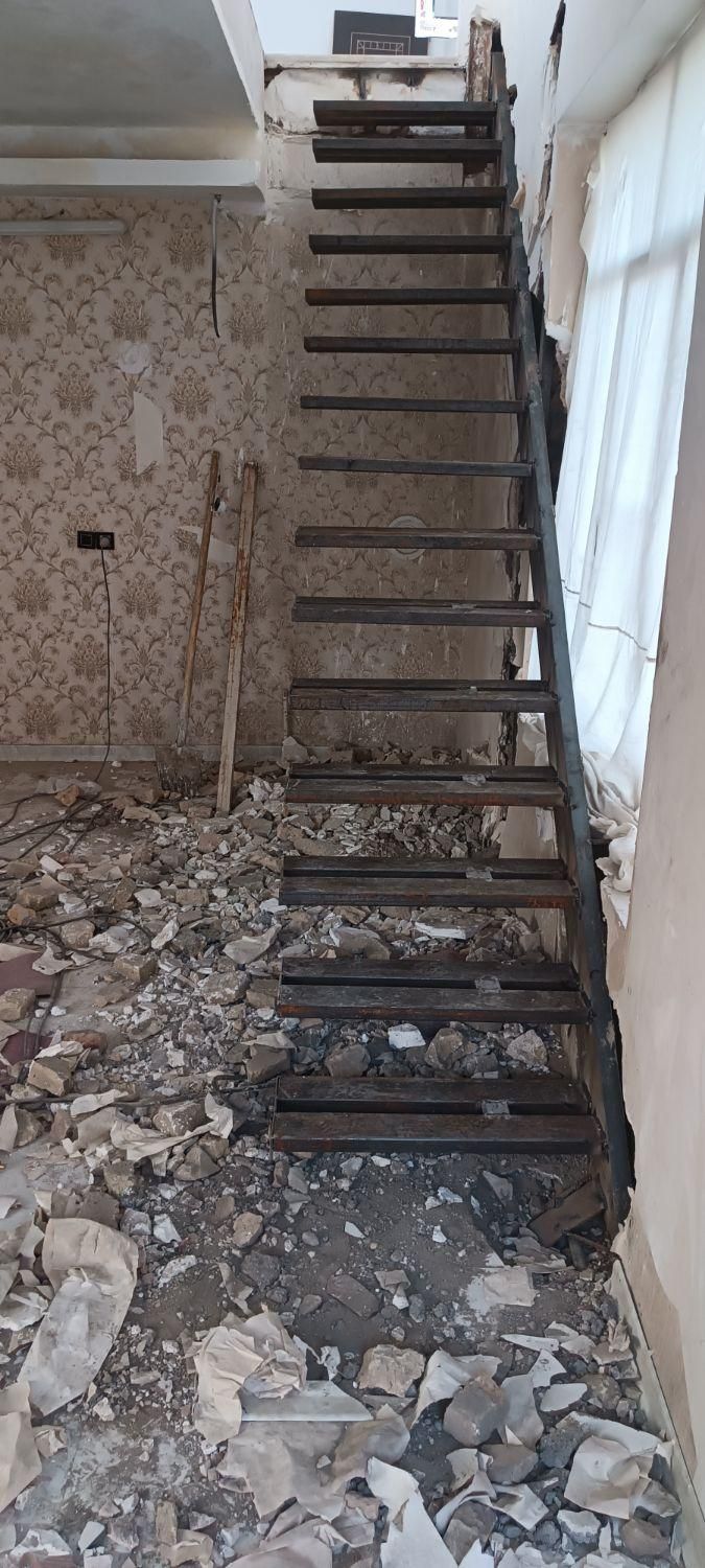 نرده راه پله ساده مستقیم گرد تکشاستی پله آهنی|مصالح و تجهیزات ساختمان|مشهد, شهید آوینی|دیوار