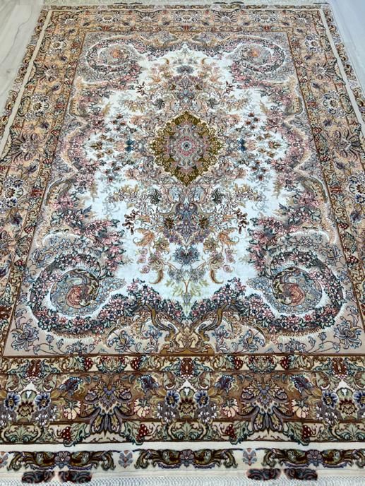 فرش جفت۳متری نوین‌فر تبریز ۶۰ رج ۹۰٪ ابریشم خالص|فرش|تهران, دریاچه شهدای خلیج فارس|دیوار