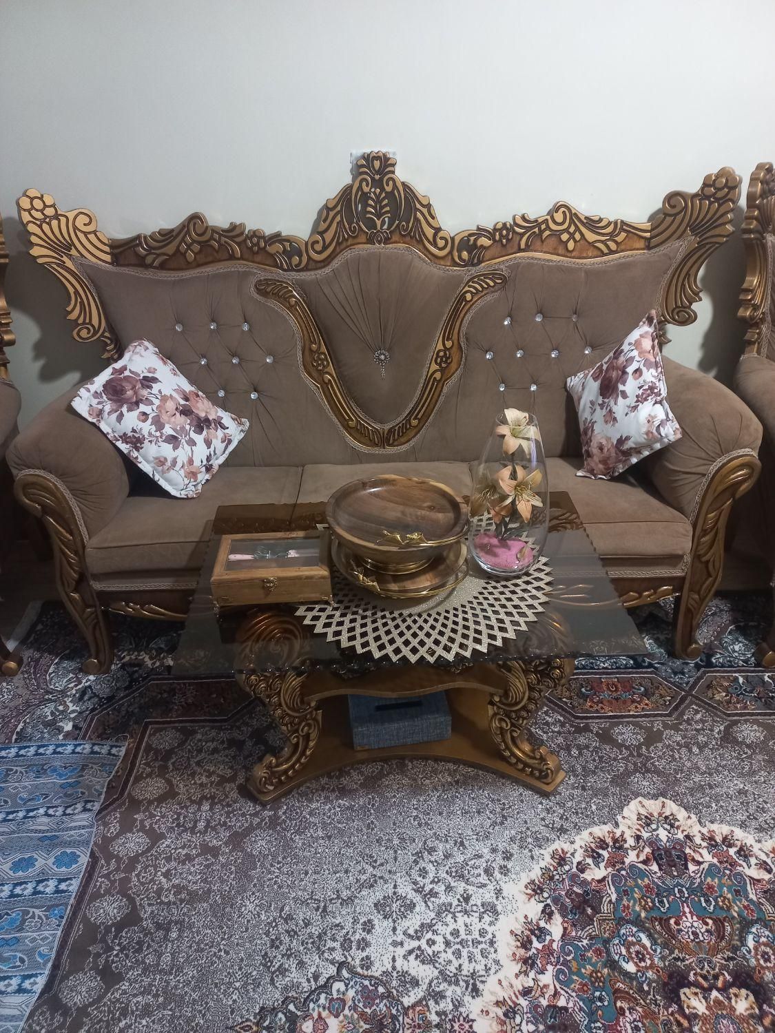مبل ۷نفره سالم بدونه کوچک ترین ایراد با جلو مبلی|مبلمان خانگی و میز عسلی|رباط‌کریم, |دیوار