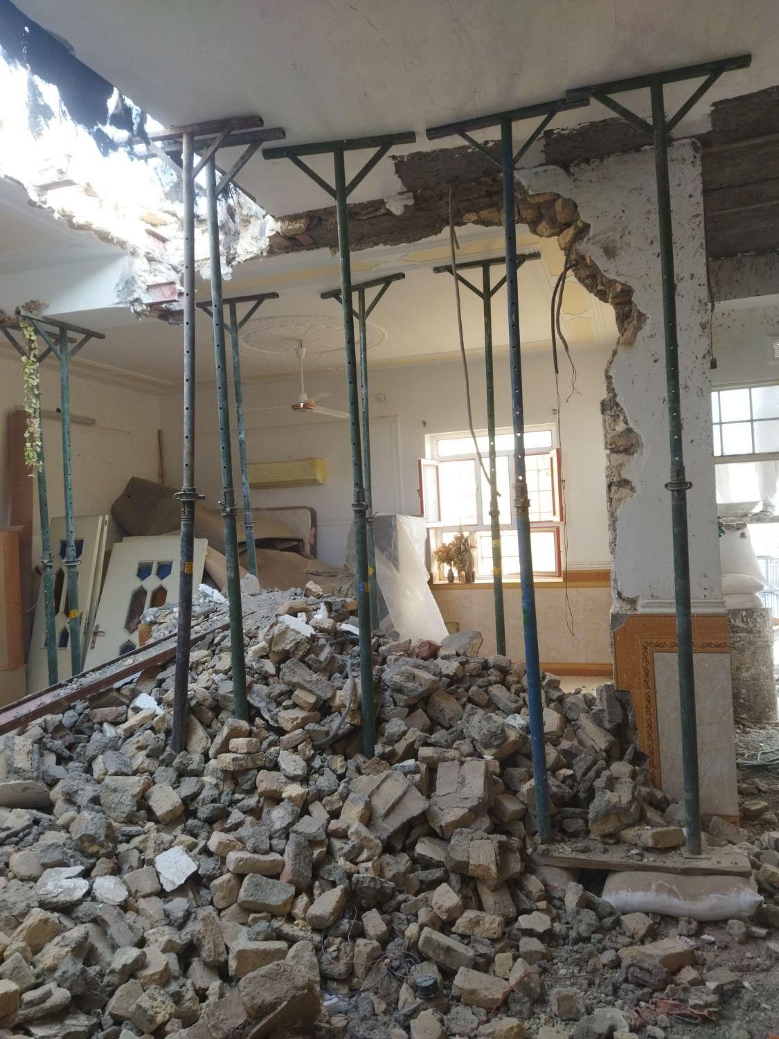 تخریب ‌وکنده کاری ‌باپیکور|خدمات پیشه و مهارت|زابل, |دیوار