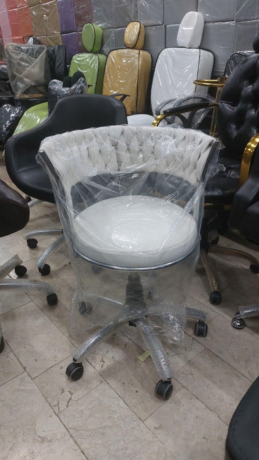 صندلی تابوره، آرایشگاه، ارایشگاهی|آرایشگاه و سالن‌های زیبایی|مشهد, طلاب|دیوار