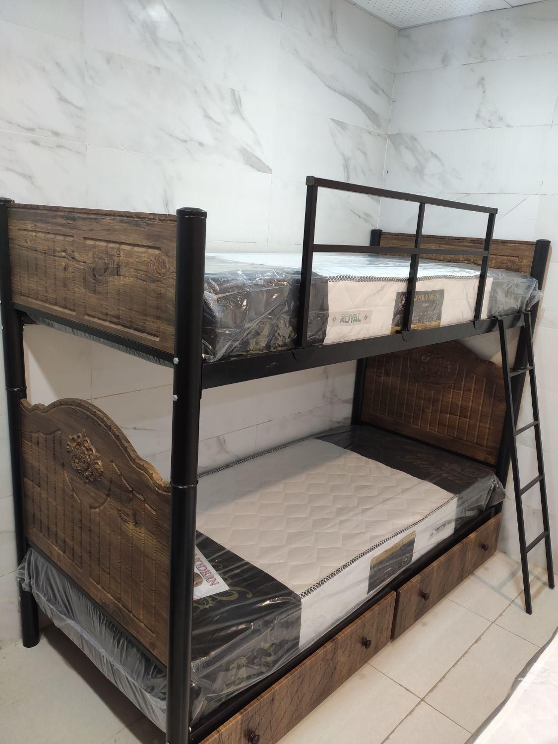 تخت دو طبقه چوب و فلز|تخت و سرویس خواب|همدان, |دیوار