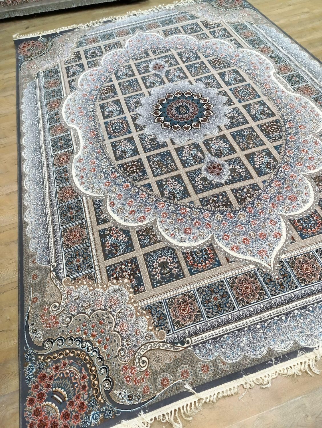 فرش ماشینی ۹ متری اصل ۷۰۰ شانه(سرای فرش هنرمند)|فرش|تبریز, |دیوار