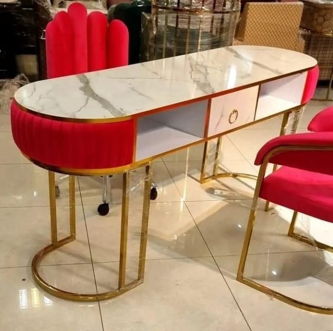 میز ناخن فرتیک|آرایشگاه و سالن‌های زیبایی|رشت, امین الضرب|دیوار