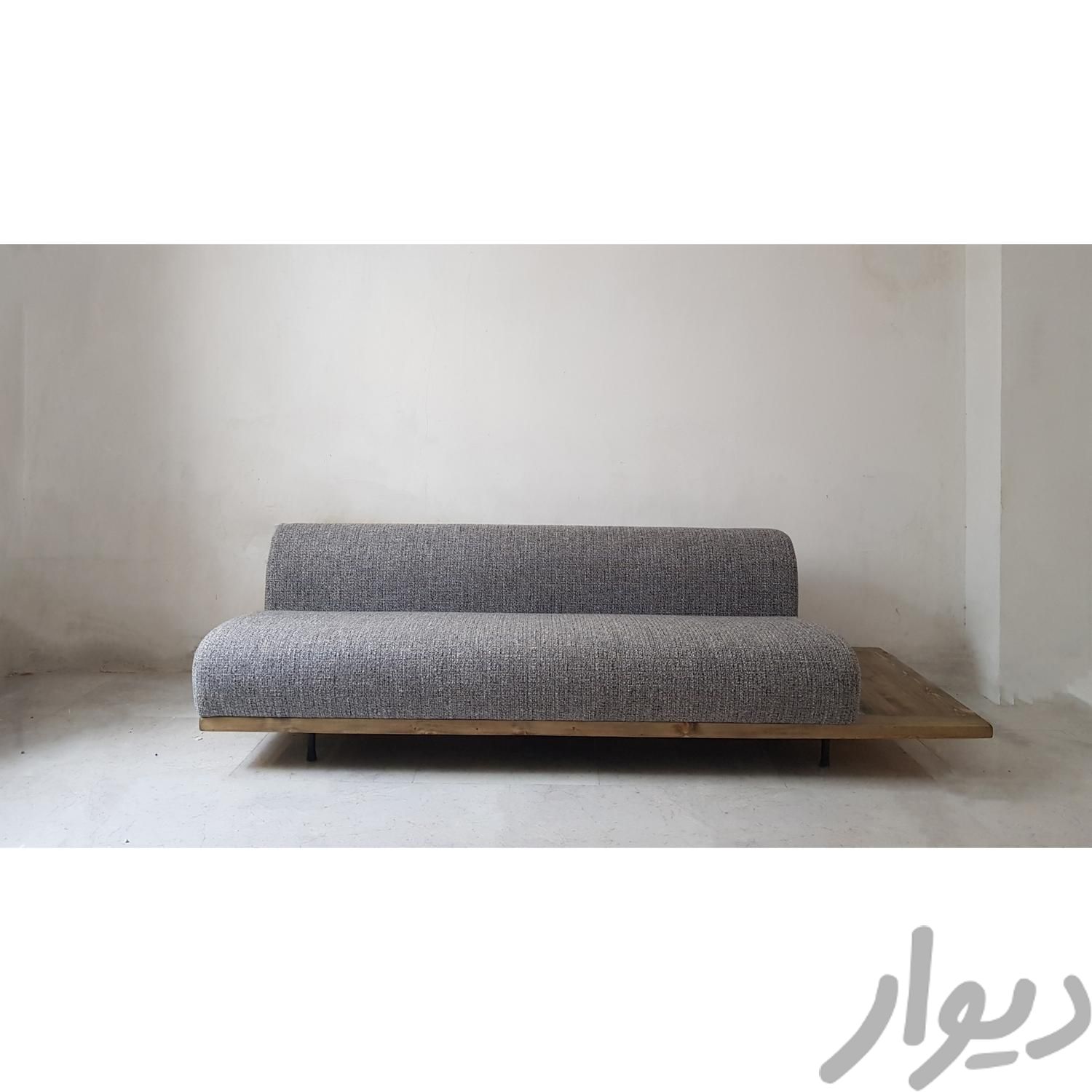 کاناپه ۳ نفره‌ تاراز (با میز متصل تمام چوب)|مبلمان خانگی و میزعسلی|تهران, پونک|دیوار