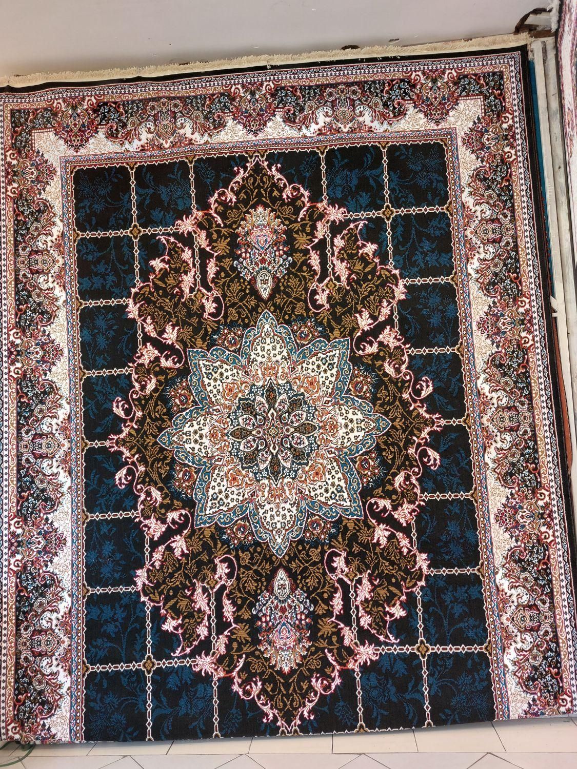 فرش۱۲متری طرح۷۰۰شانه فقط ۳/۵۰۰ فقط آلان موجوده|فرش|مشهد, طلاب|دیوار