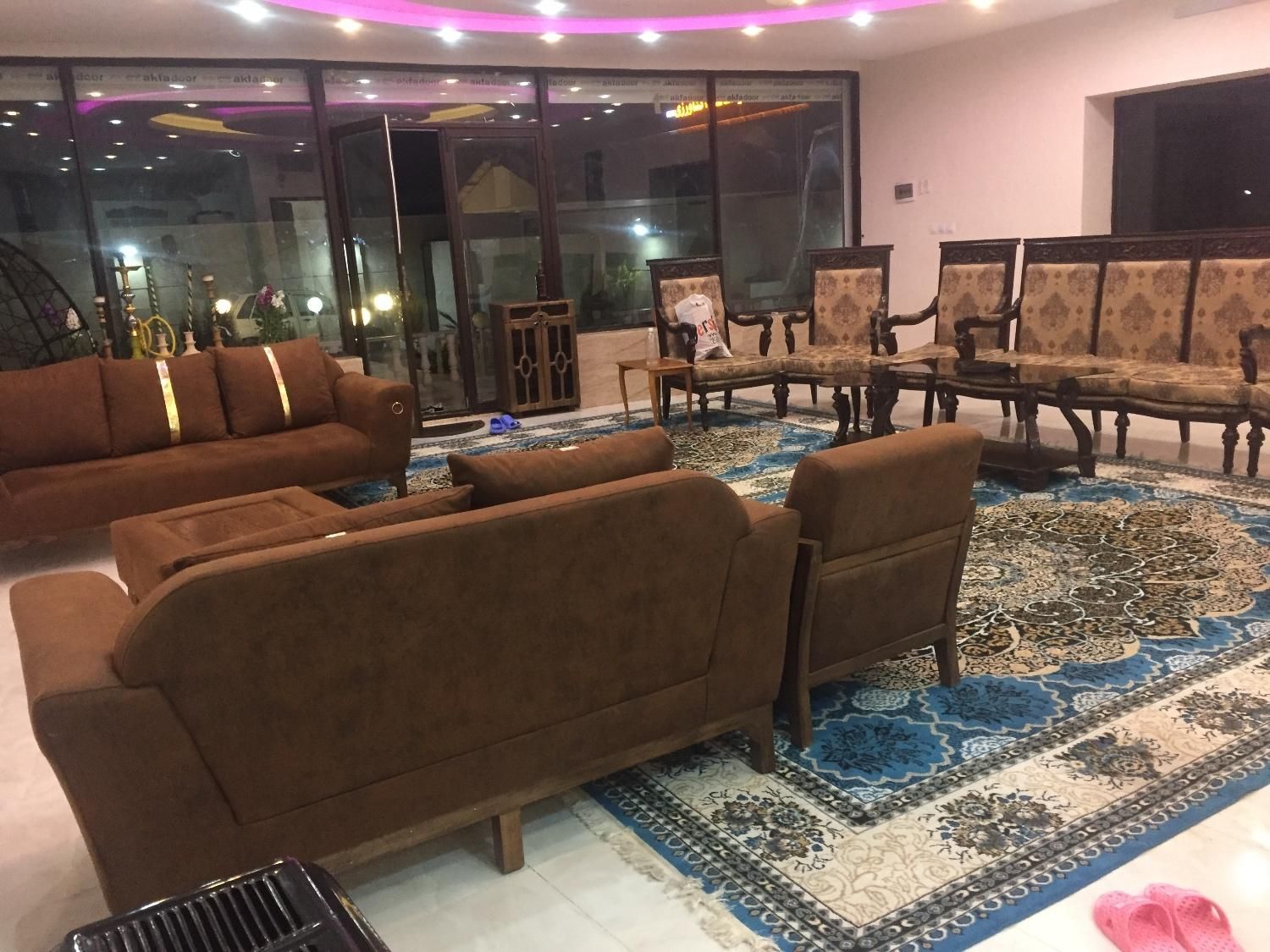 باغ ۵۰۰ متری نزدیک اصفهان|اجارهٔ کوتاه‌مدت ویلا و باغ|اصفهان, قلعه نو|دیوار