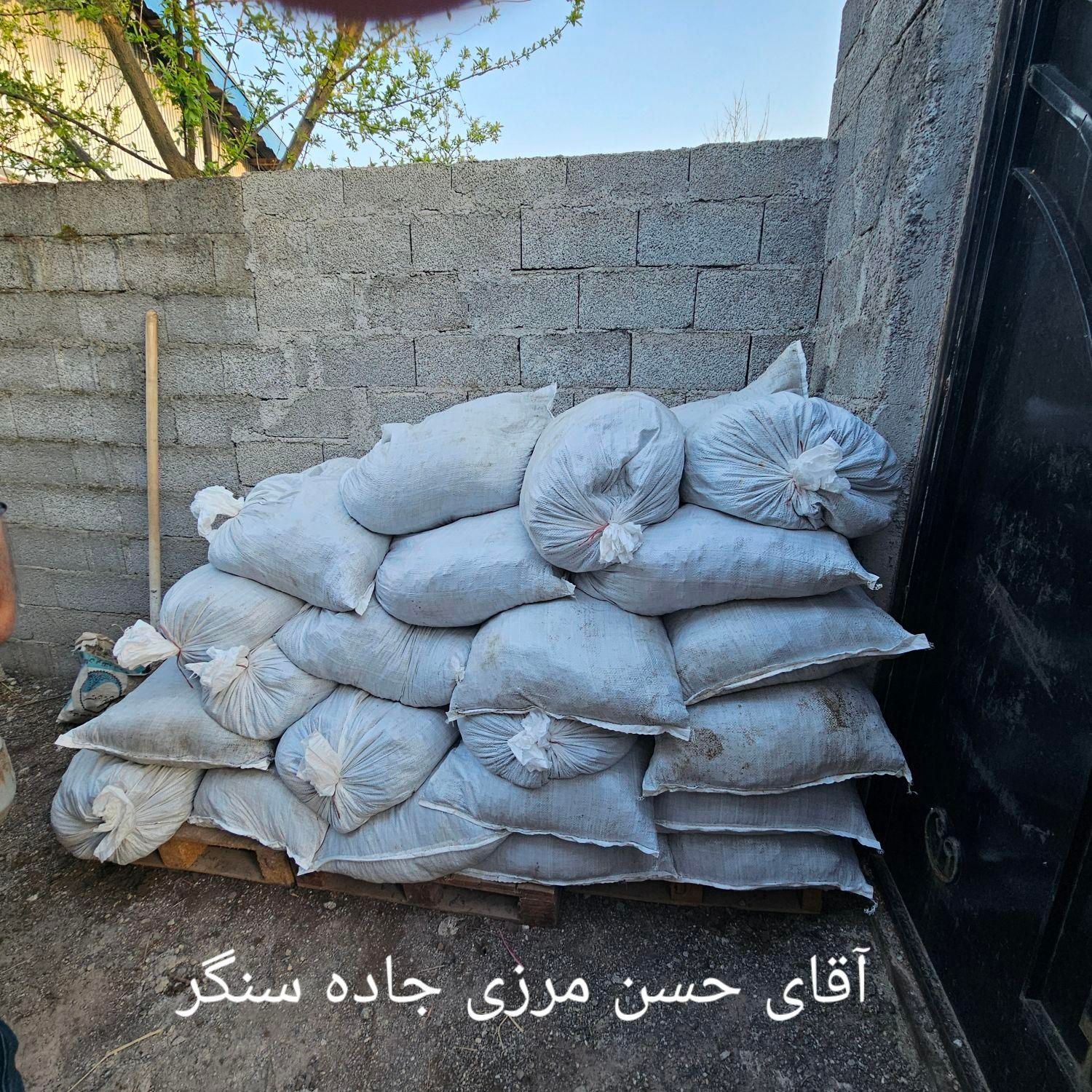 کود گاوی (حیوانی) پوسیده و خاک باغچه درجه یک|خدمات باغبانی و درختکاری|رشت, دباغیان|دیوار