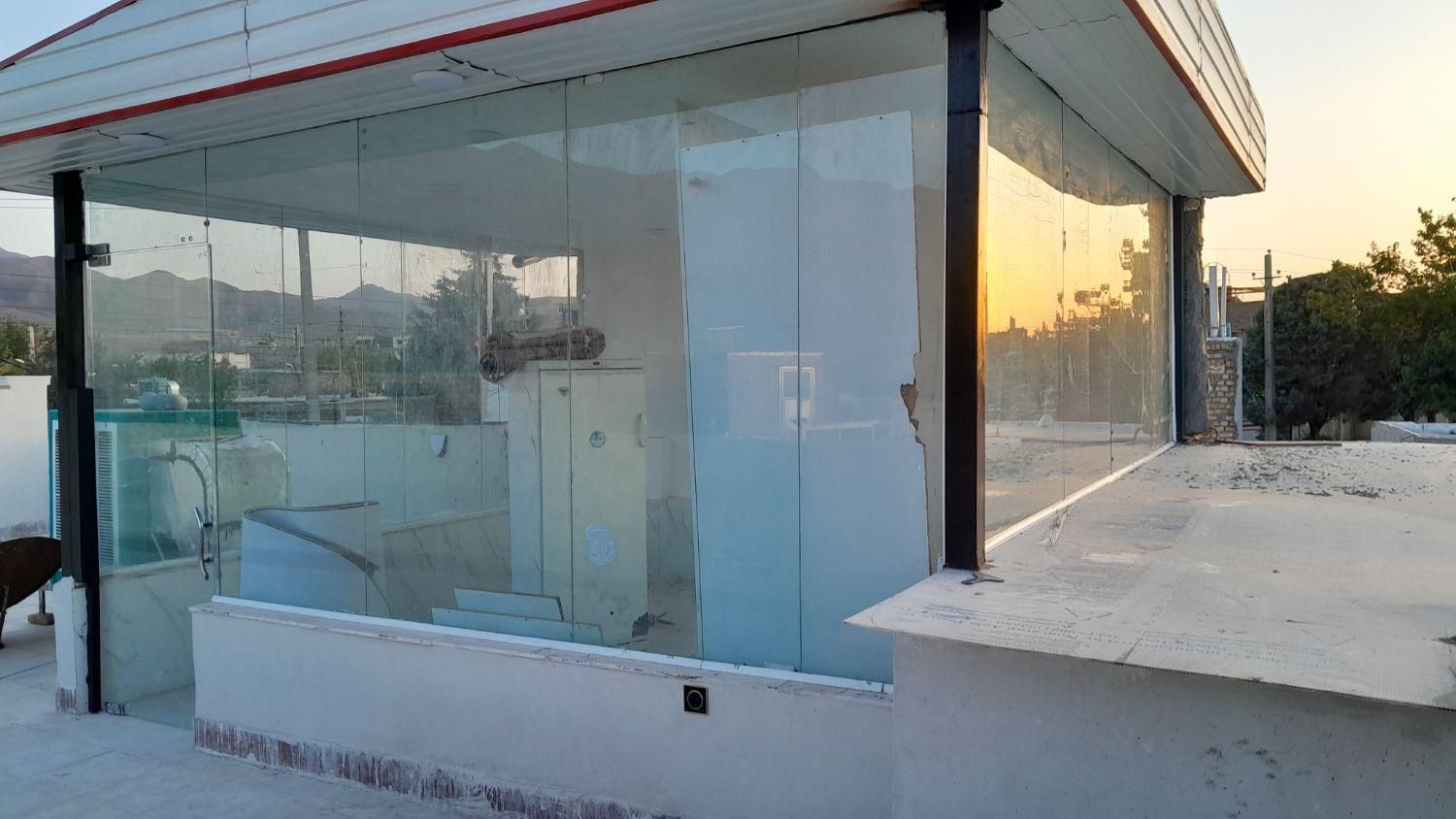 شیشه سکوریت وکرکره برقی|خدمات پیشه و مهارت|شاهرود, |دیوار