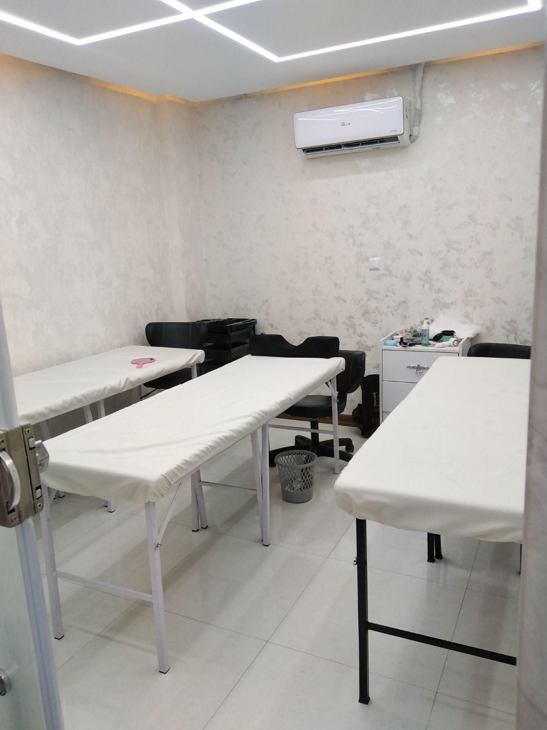 اجاره اتاق اجاره صندلی میز ناخن تخت مژه 1/500|خدمات آرایشگری و زیبایی|اصفهان, شهرک سلامت|دیوار