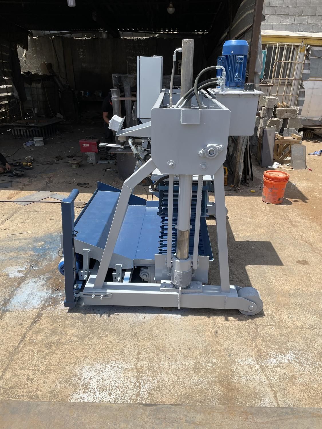 دستگاه بلوک زن هیدرولیک نیمه اتومات|ماشین‌آلات صنعتی|تهران, آذری|دیوار