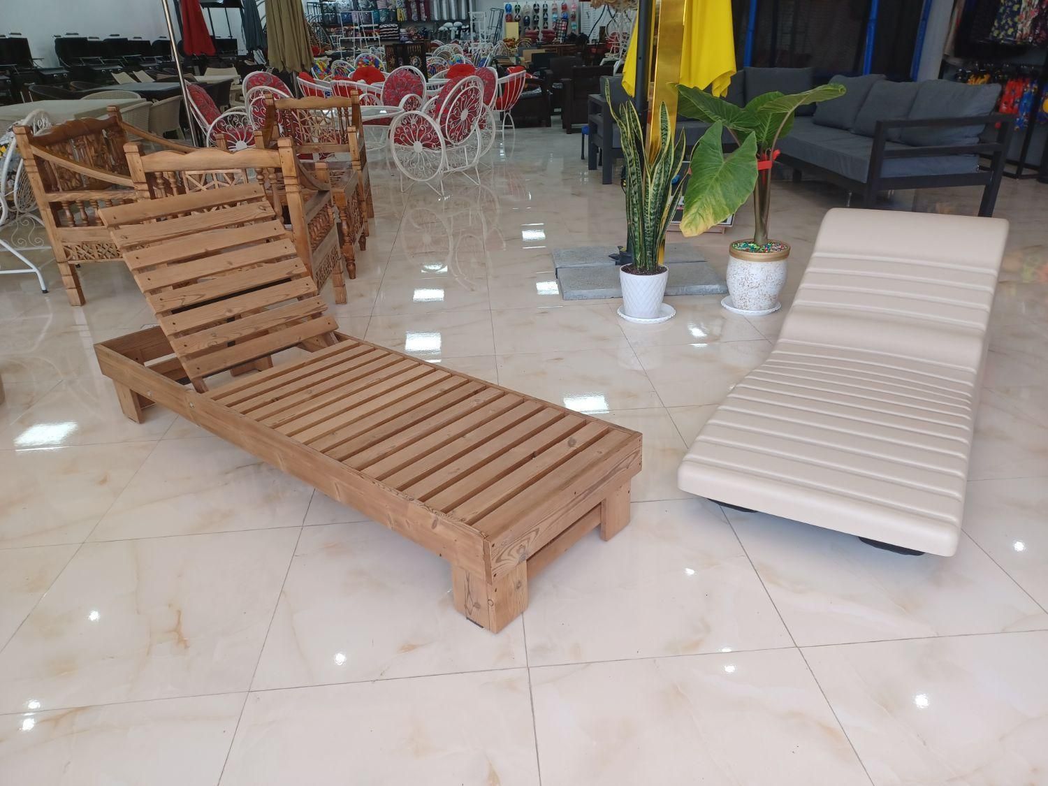 صندلی کنار استخری چوبی ترمو|صندلی و نیمکت|چهارباغ, |دیوار