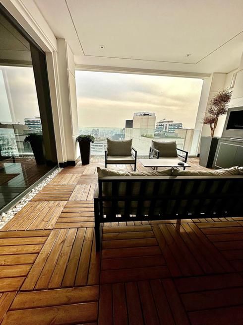 ۳۰۰متر برج مدرن با ویوو شهر و کوهستان