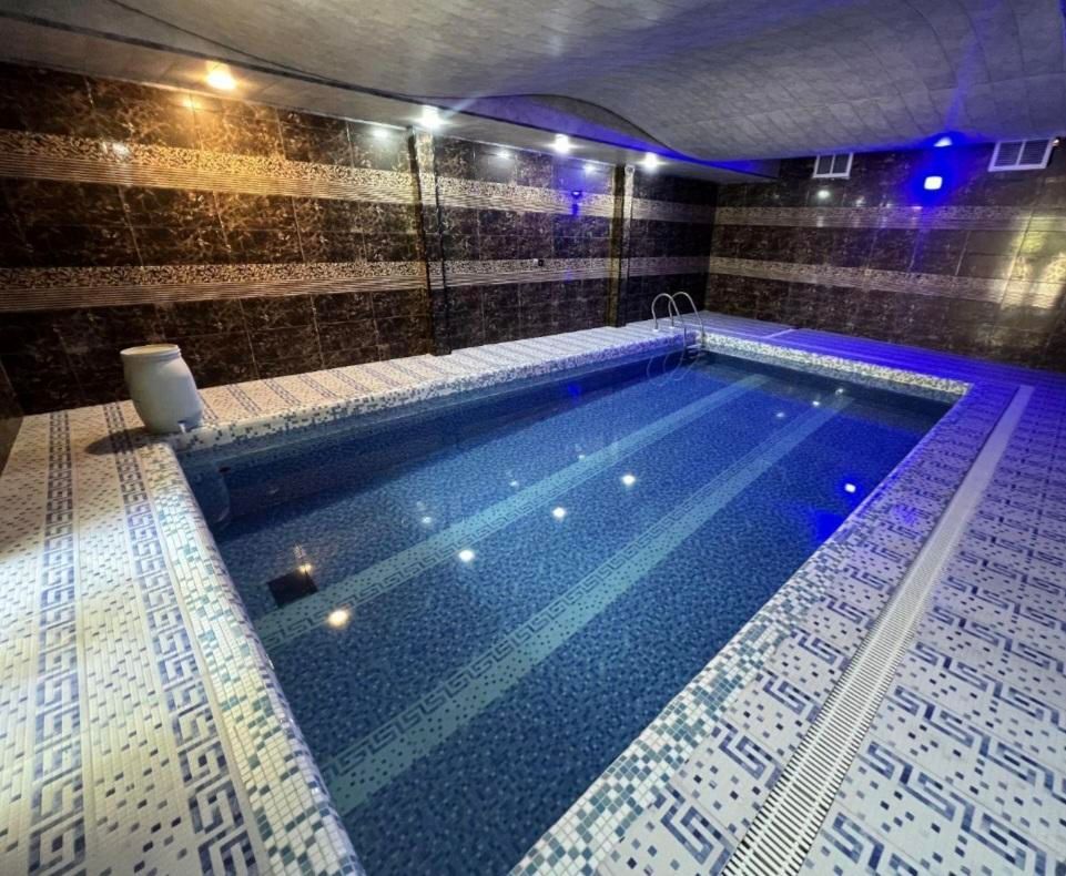 اجاره استخر سرپوشیده ابگرم دو خواب زیار|اجارهٔ کوتاهمدت ویلا و باغ|اصفهان, شاهزید|دیوار