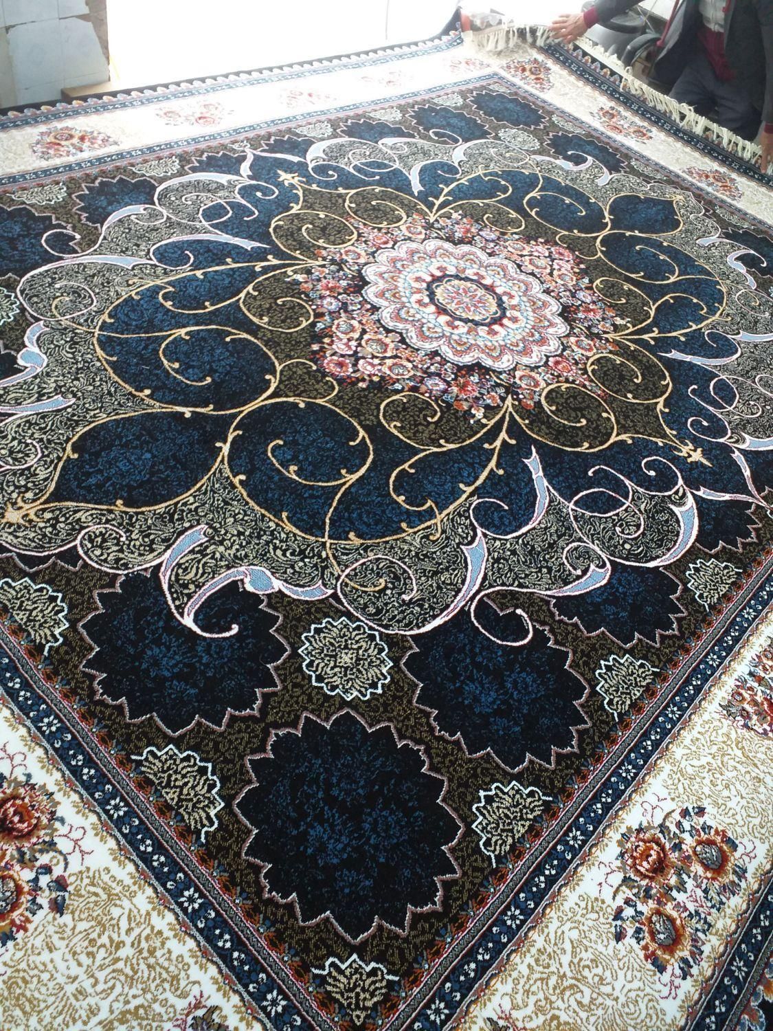 3 تخته فرش سورمه ای|فرش|شیراز, کوشک میدان|دیوار