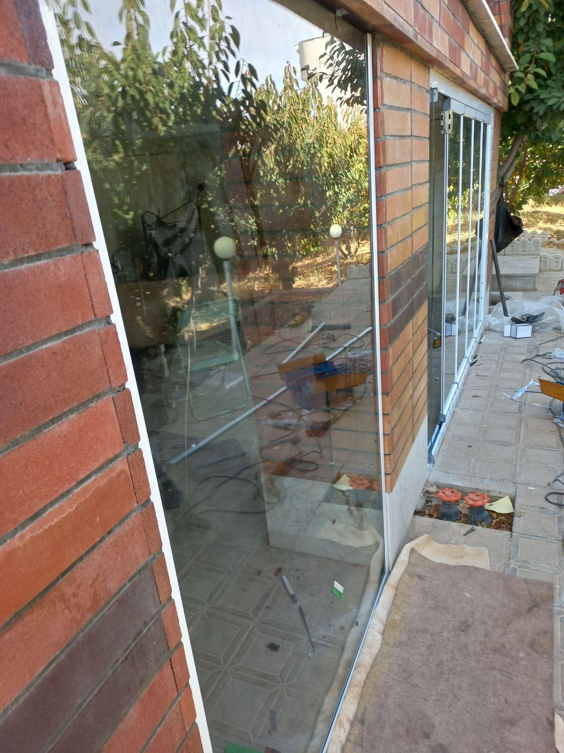 شیشه سکوریت وکرکره برقی وشیشه بالکنی بهنام|خدمات پیشه و مهارت|سنندج, |دیوار