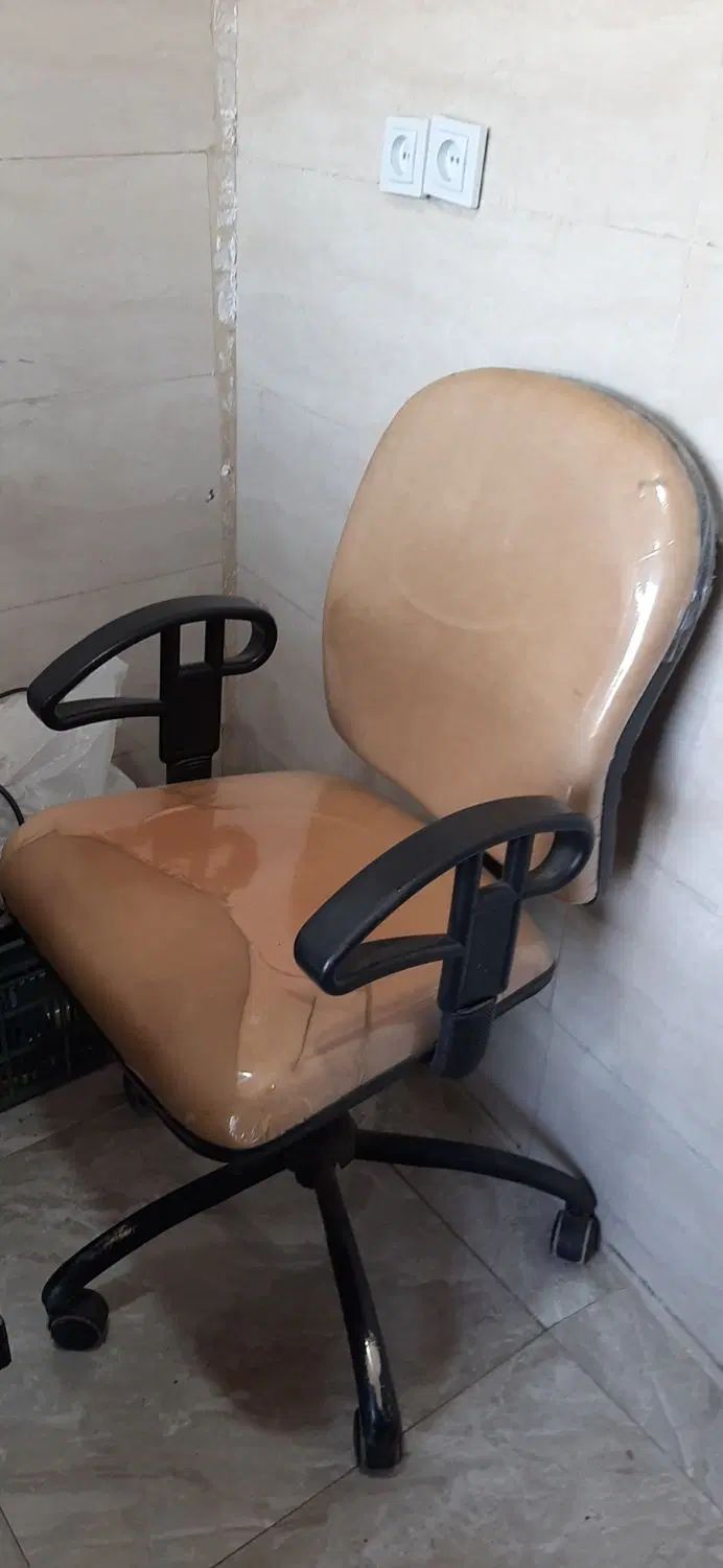 صندلی دسته دار،باکس چوبی،قفسه پلاستیکی|مبلمان خانگی و میز عسلی|رشت, رشتیان|دیوار