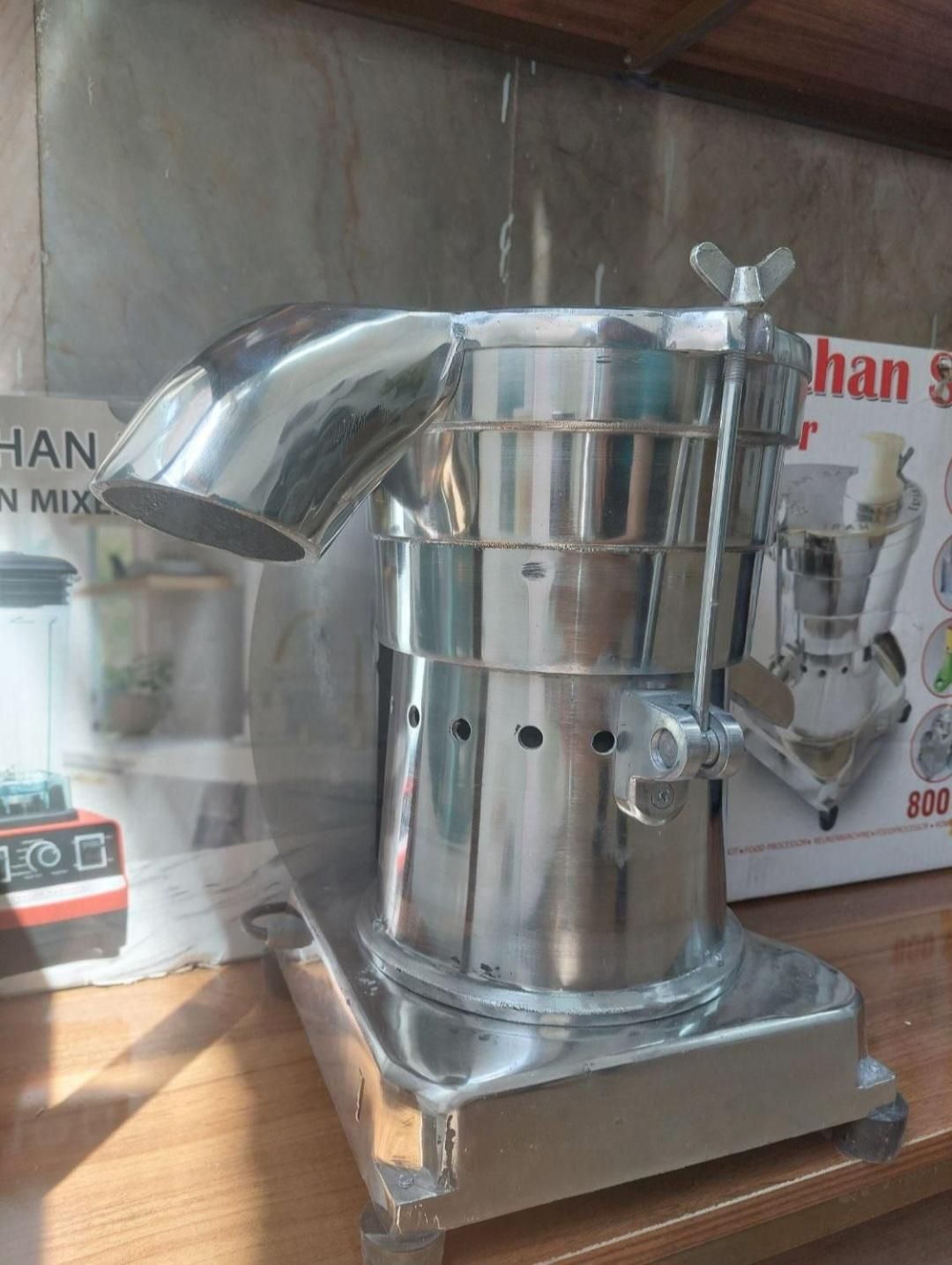 مرکز فروش آبمیوه گیری صنعتی هسته روتور آلمانی اصل|آبمیوه‌گیر و آب‌مرکبات‌گیر|شیراز, معالی‌آباد|دیوار